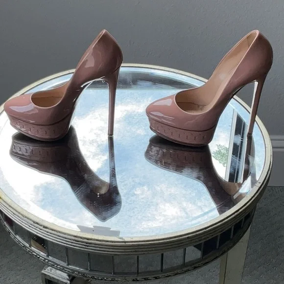 Casadei Beige Patent Leather Cutout Accent Pump - Picture 4 of 7